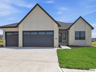 11105 S 221st Street, Gretna, NE 68028
