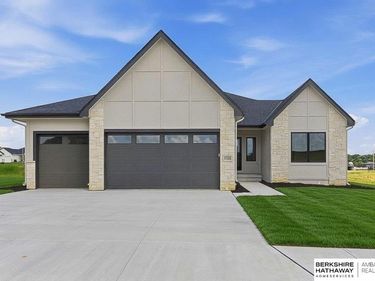 11105 S 221st Street, Gretna, NE 68028