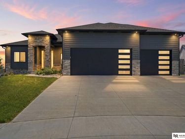 9725 Modena Court, Lincoln, NE 68526