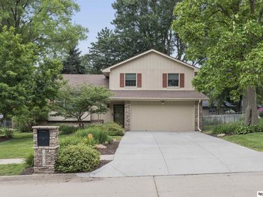 5424 S 106th Street, Omaha, NE 68127