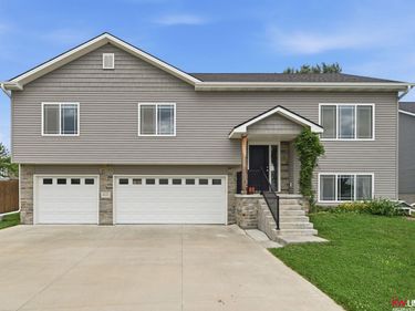 6121 S 97 Street, Lincoln, NE 68526