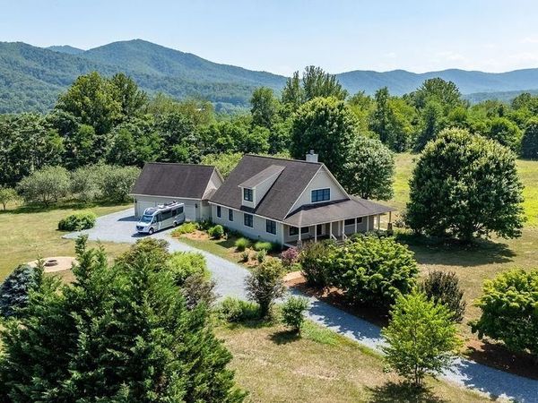 450 PHILLIPS LN, Nellysford, VA 22958