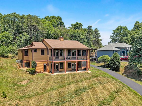 209 Park Shores CIR, Moneta, VA 24121