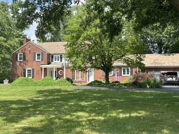 29 College Dr , Monaca, PA 15061