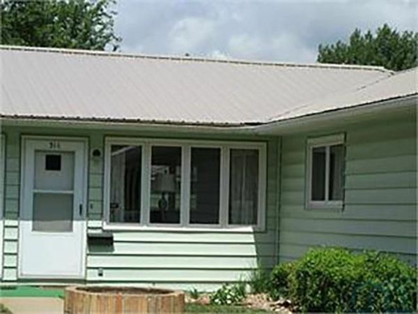 311 2nd St NE, Orange City, IA 00000