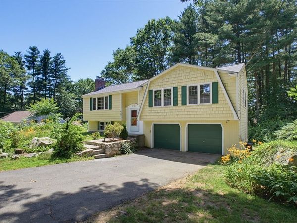37 Woodbury Rd, Southborough, MA 01772