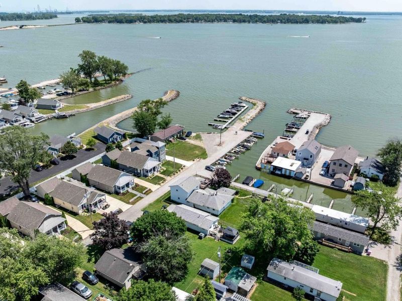 2128 S Bayview Drive, Marblehead, OH 43440 Photo 2