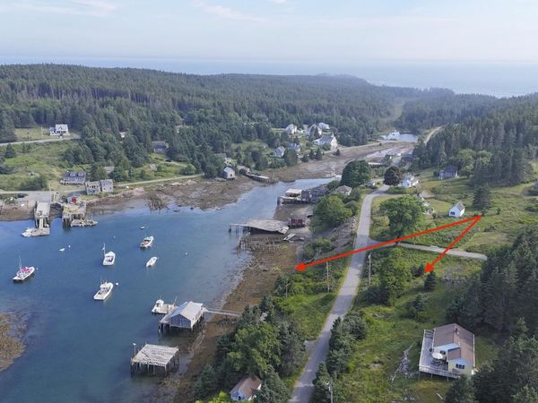 6 West Shore Road , Frenchboro, ME 04662