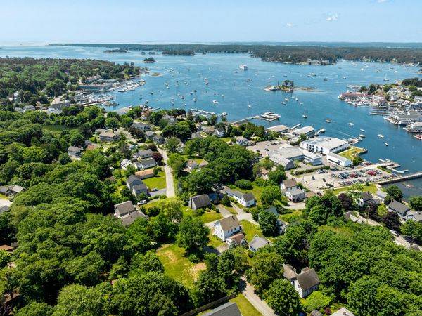 25 Campbell Street, Boothbay Harbor, ME 04538