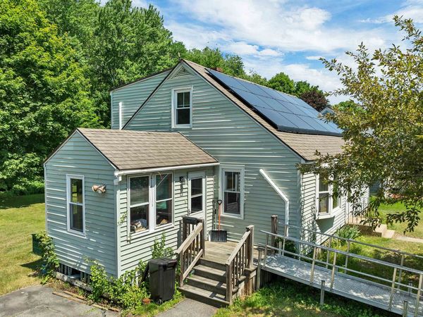 20 Maplecrest Street, Newmarket, NH 03857