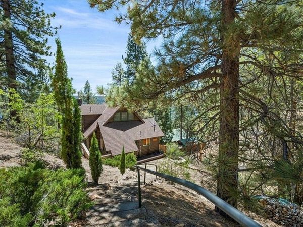 363 Pine Hill, Fawnskin, CA 92333