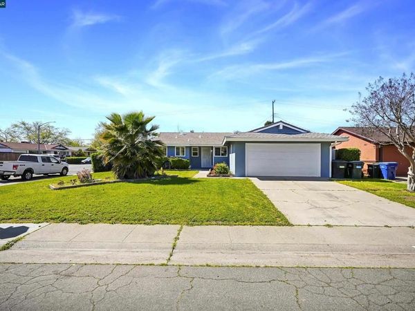 6860 Cunningham Way, Sacramento, CA 95828