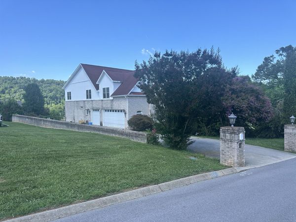1610 Spear Point Lane, Sevierville, TN 37876