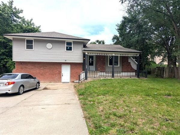 2005 N Plymouth Road, Independence, MO 64058