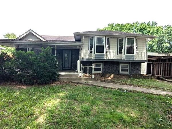 1209 SW Madison Street, Lee's Summit, MO 64081