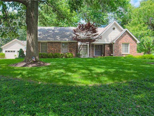 16316 Glenwood Street, Stilwell, KS 66085
