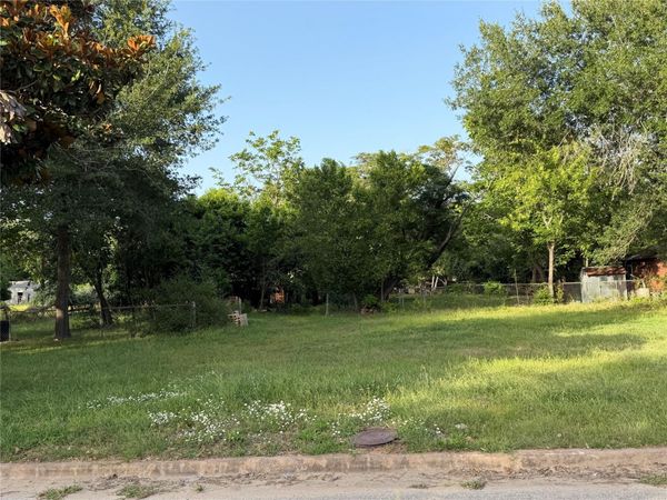 528 N Wilcox ST, Rockdale, TX 76567