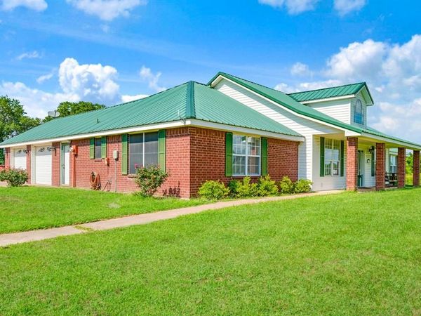 1005 Us-82, Blossom, TX 75416