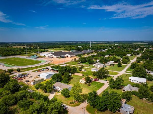902 Commerce Street , Newcastle, TX 76372