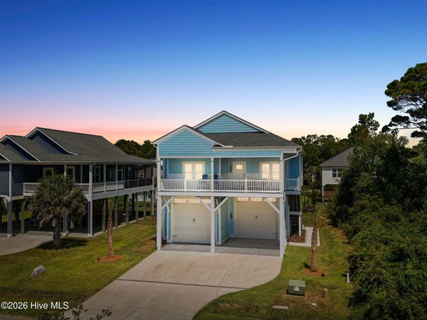 118 SE 40th Street , Oak Island, NC 28465