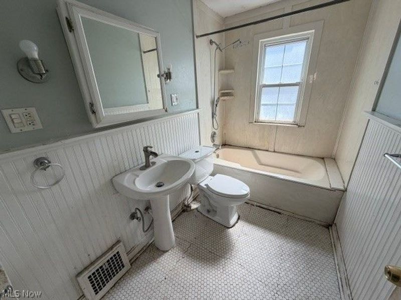 10607 S Highland Avenue, Garfield Heights, OH 44125 Photo 14
