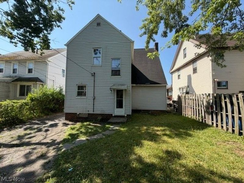 10607 S Highland Avenue, Garfield Heights, OH 44125 Photo 2