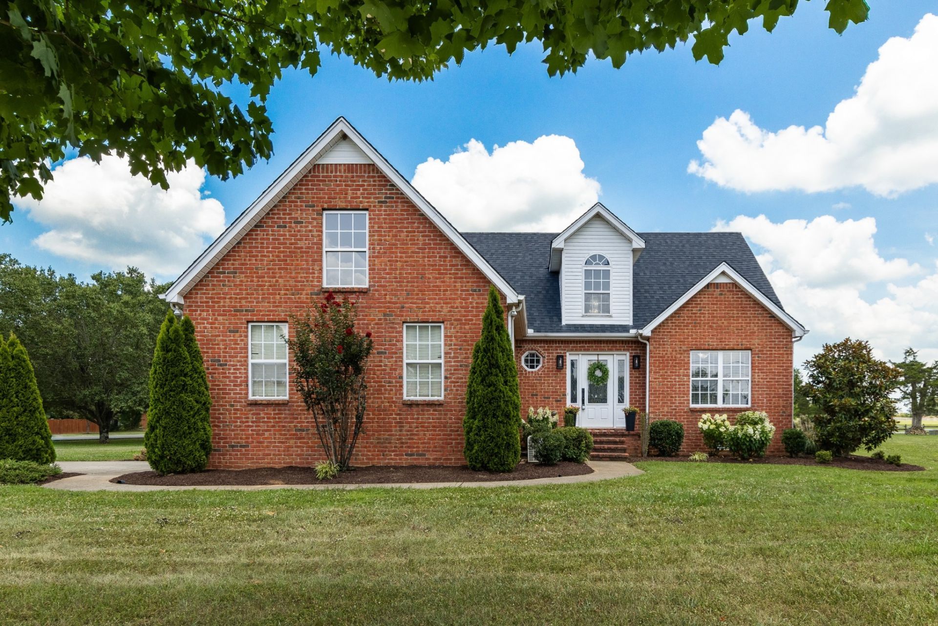 3024 Chapel Hills Dr, Murfreesboro, TN 37129 Main Photo