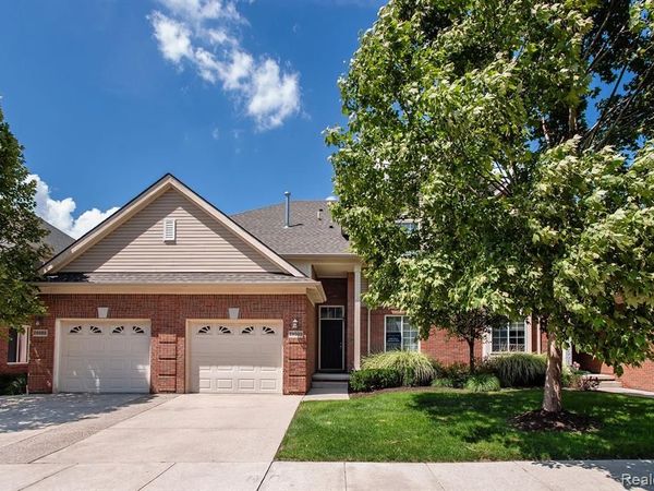 29509 Woodpark Circle, Warren, MI 48092
