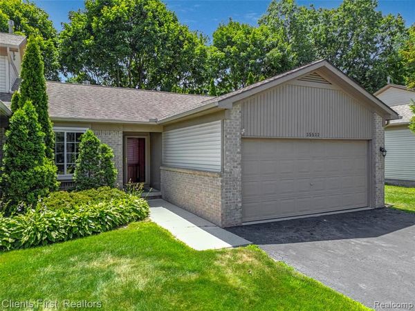 35533 Dove Trail, Westland, MI 48185