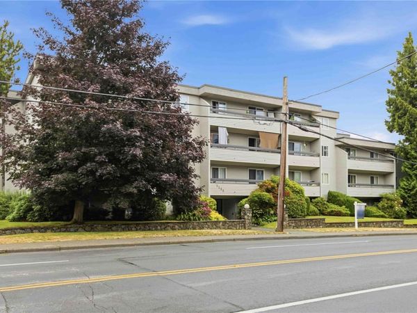3235 Quadra St , Unit #103, Saanich, BC V8X 1G4