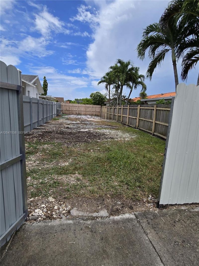 13470 SW 24th St , Miami, FL 33175 Photo