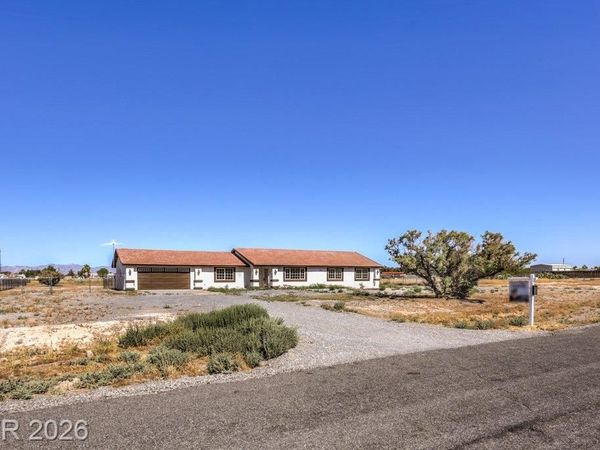 3950 S Rainbow Avenue, Pahrump, NV 89048