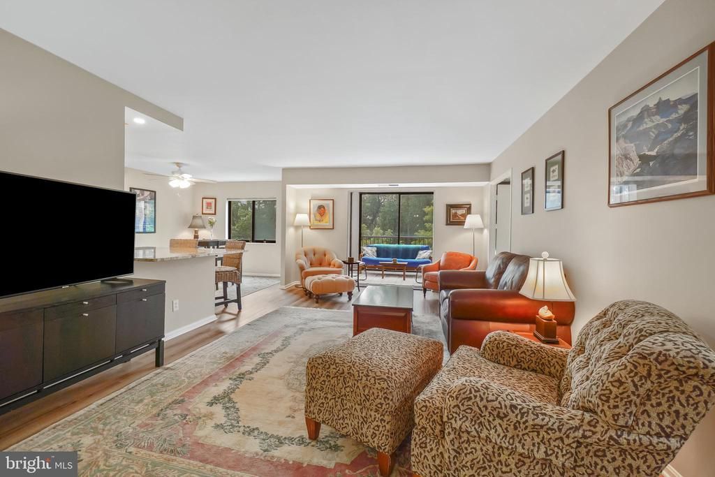 5902 Mount Eagle Drive, Unit 316, Alexandria, VA 22303 Main Photo
