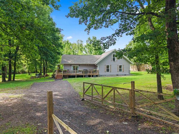 1556 Hamilton Dairy , Hot Springs, AR 71901