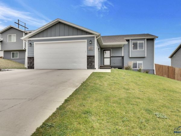 2033 E PHILADELPHIA, Rapid City, SD 57703