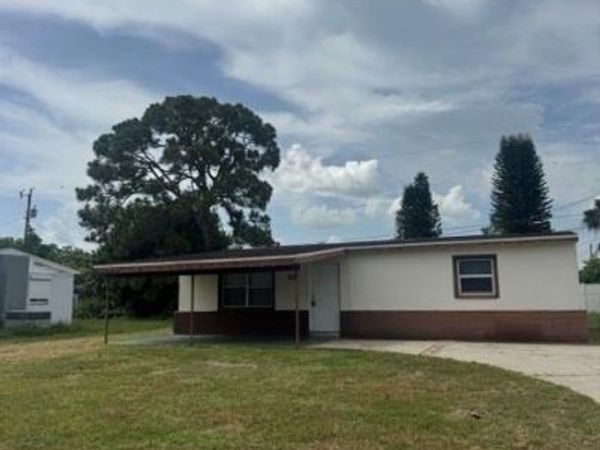 31 Andora ST, LEHIGH ACRES, FL 33936