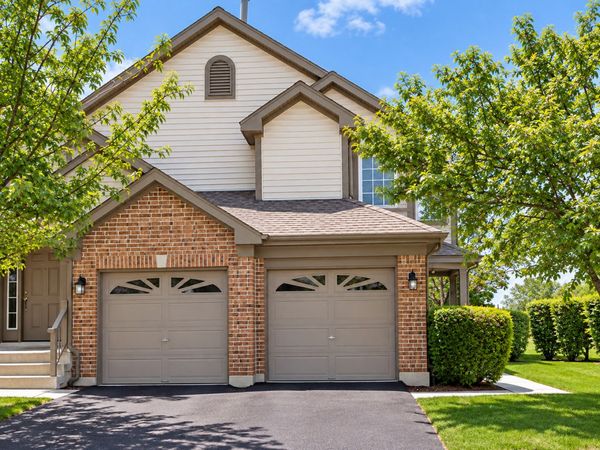 199 Old Oak Court W, Buffalo Grove, IL 60089