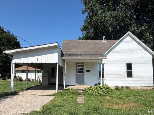 1302 W Edwards Street , Vandalia, IL 62471