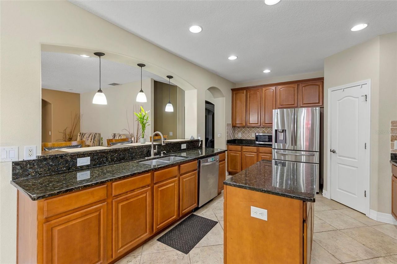 1945 Abbey Ridge Drive , Dover, FL 33527 Photo