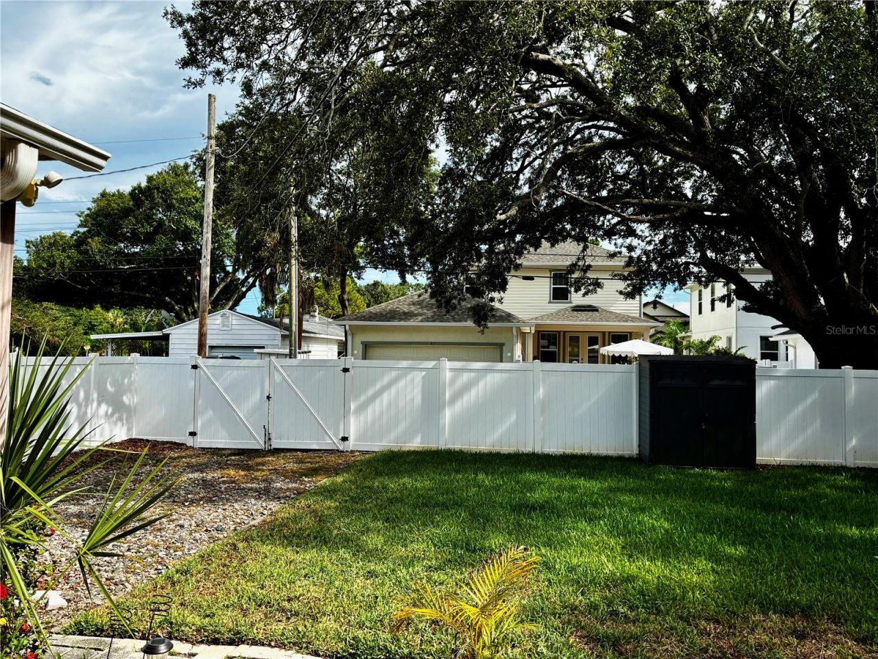 810 52nd Avenue N, Saint Petersburg, FL 33703 Photo