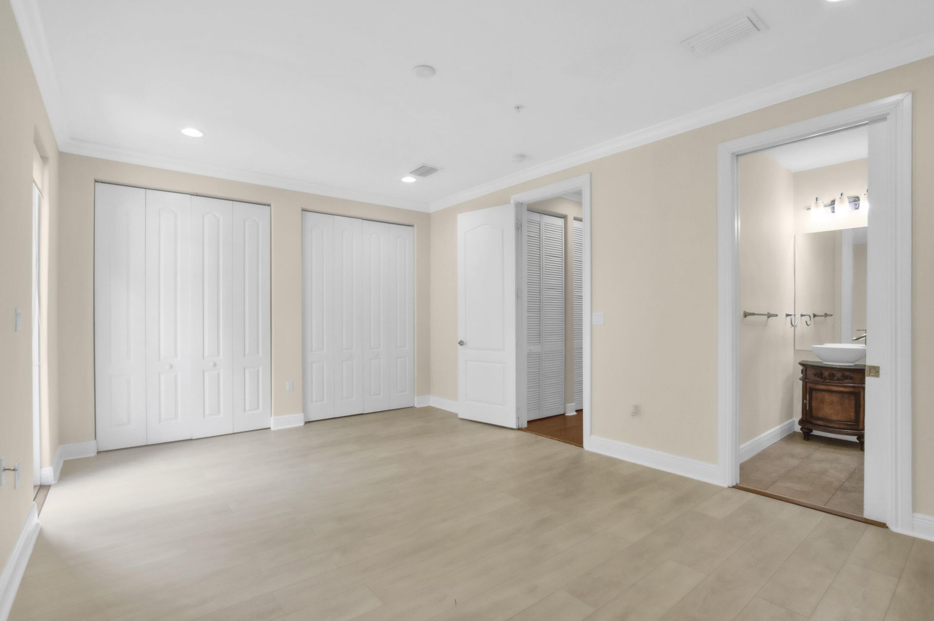1362 Bayview Drive, Fort Lauderdale, FL 33304 Photo