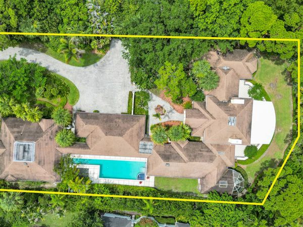 7107 SE Golfhouse Drive, Hobe Sound, FL 33455