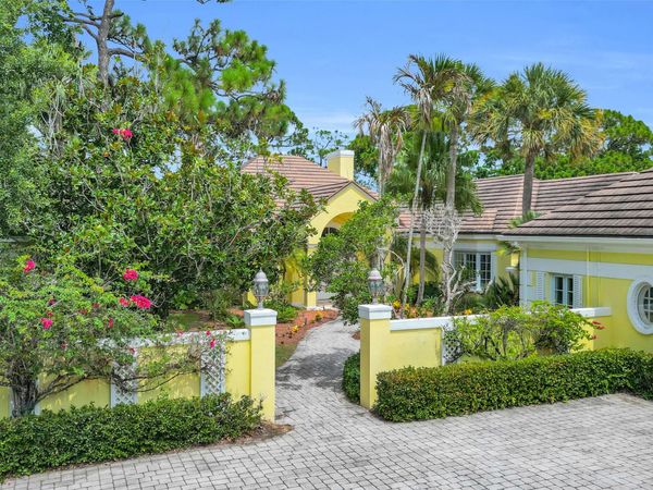 7101 SE Golfhouse Drive, Hobe Sound, FL 33455