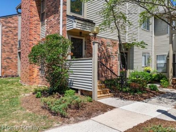 20791 Indian Creek Drive, Farmington Hills, MI 48335