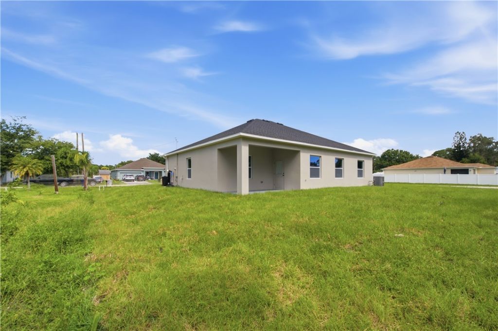 8780 92nd Avenue, Vero Beach, FL 32967 Photo