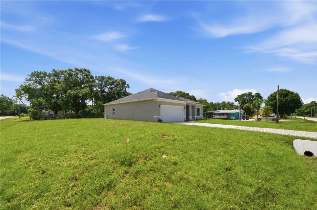 8780 92nd Avenue, Vero Beach, FL 32967 Photo