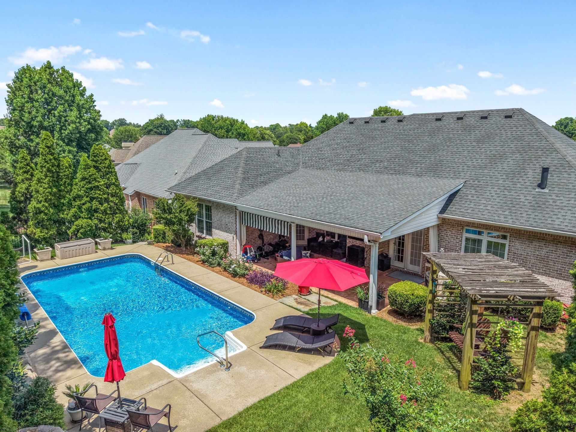 115 N Country Club Dr, Hendersonville, TN 37075 Main Photo