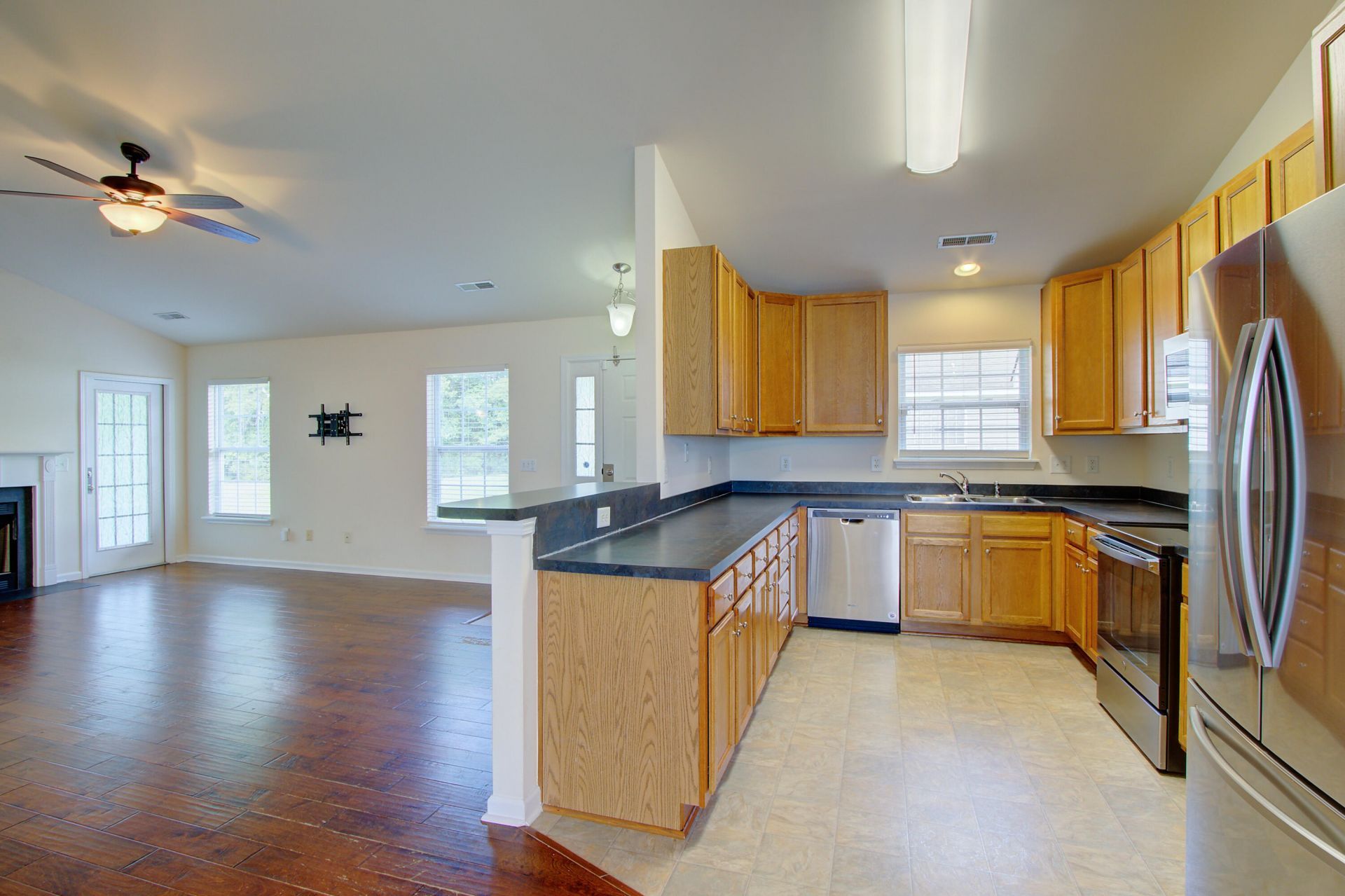 302 Coosawatchie Street Photo 4