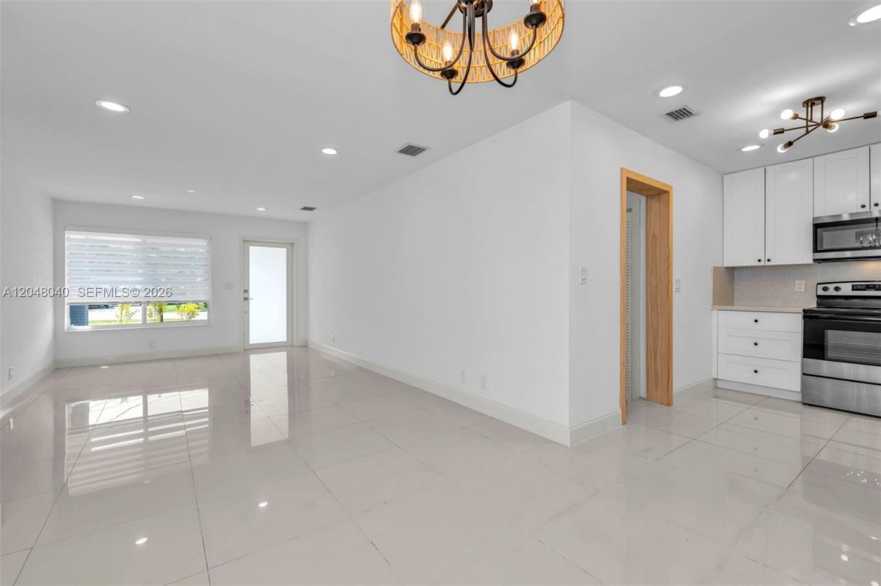 104 SW 7th St , Hallandale Beach, FL 33009 Photo
