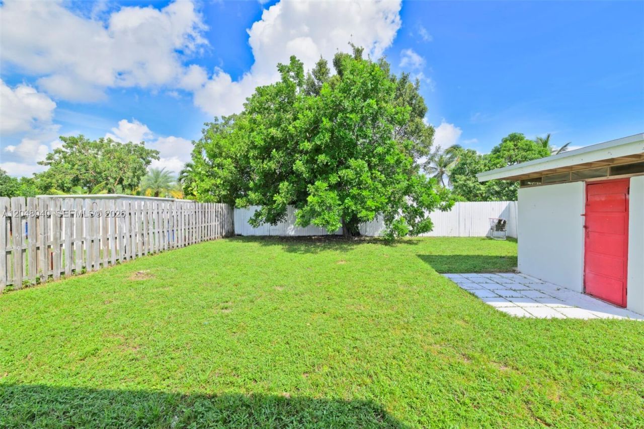 104 SW 7th St , Hallandale Beach, FL 33009 Photo